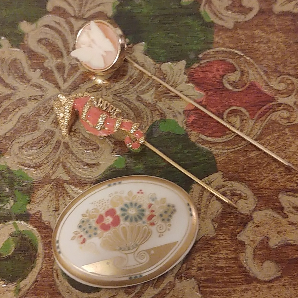 3 vintage Stick pin/brooch